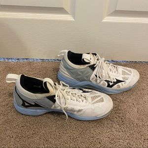 Mizuno Womens Volleyball Shoes 12 Wave Momentum